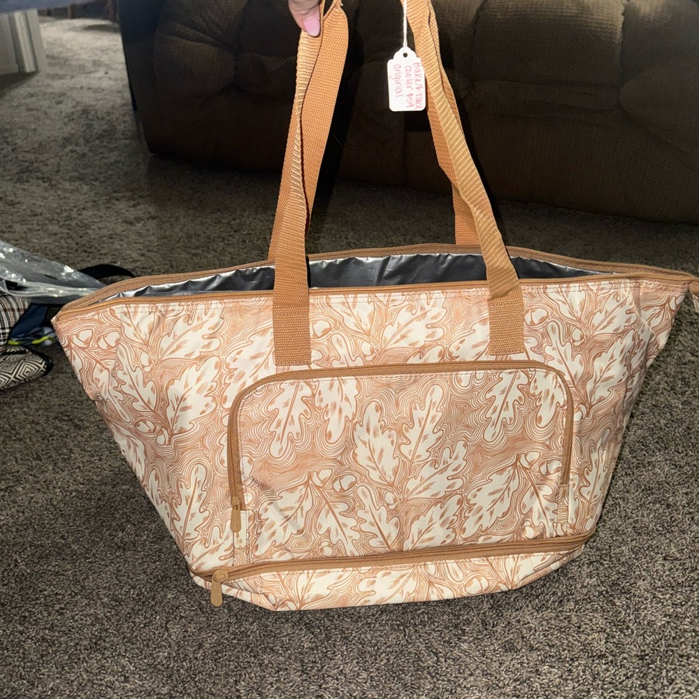 Thirty-One Tan Leaf Pattern thermal Tote Bag